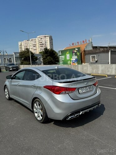 Hyundai Elantra-5