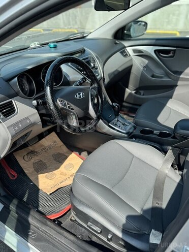 Hyundai Elantra-7