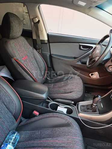 Hyundai Elantra-8