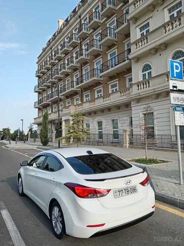 Hyundai Elantra-4