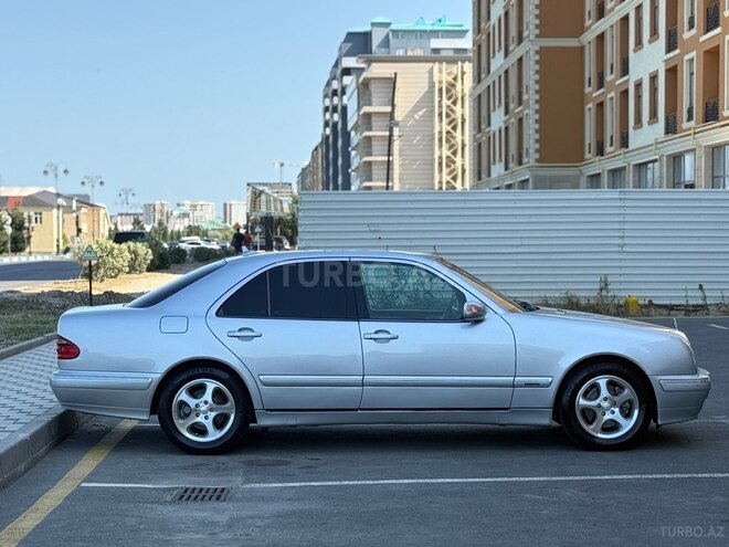 Mercedes E 280-11