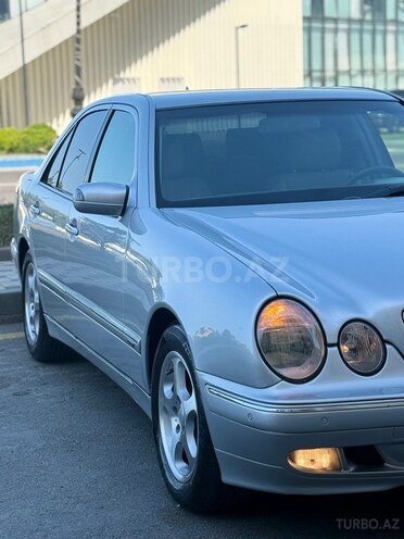Mercedes E 280-8