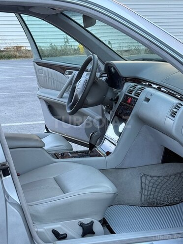 Mercedes E 280-19