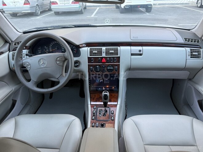Mercedes E 280-17
