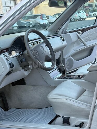 Mercedes E 280-18