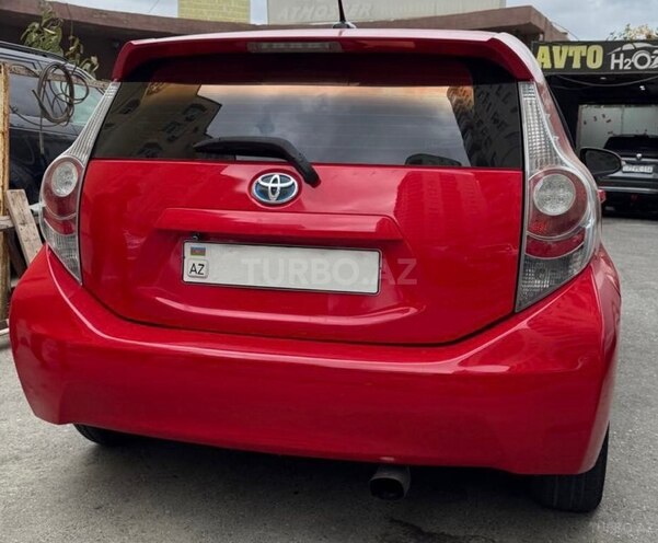 Toyota Prius C-2