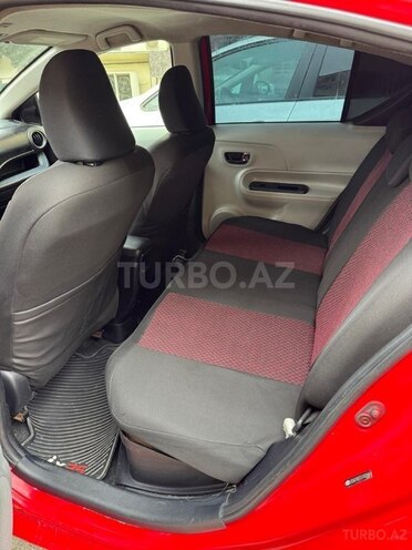 Toyota Prius C-4