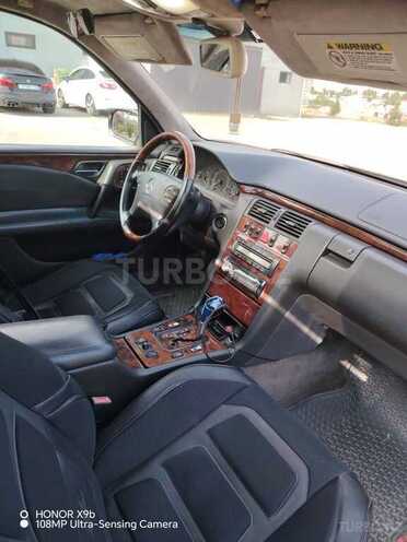 Mercedes E 320-9