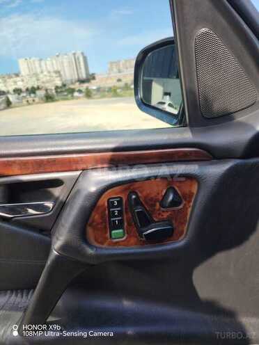Mercedes E 320-6