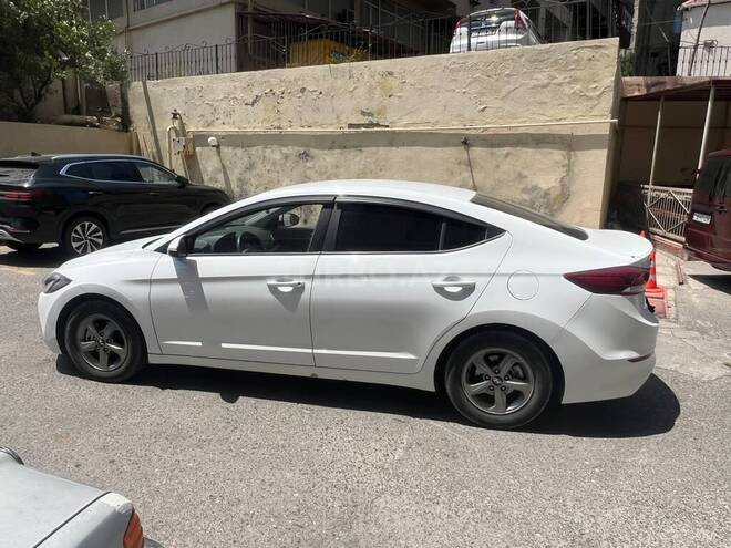 Hyundai Avante-4