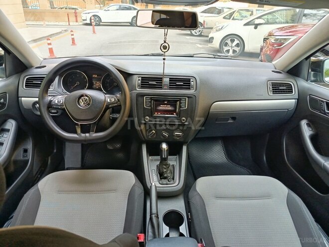 Volkswagen Jetta-6