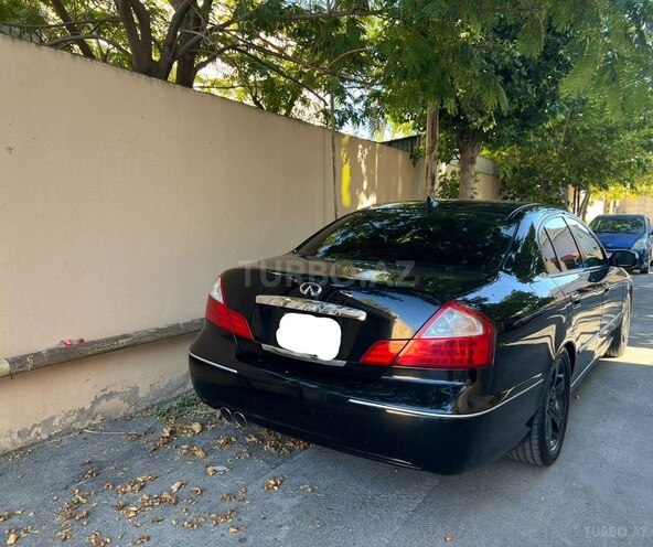 Infiniti Q45-3