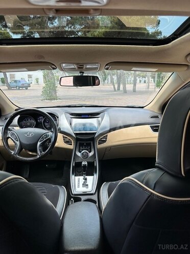 Hyundai Elantra-6