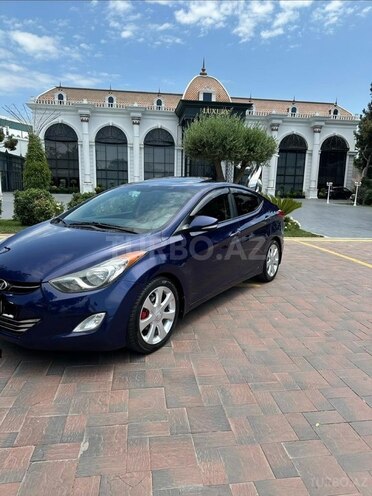 Hyundai Elantra-3