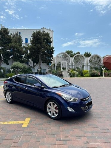 Hyundai Elantra-1