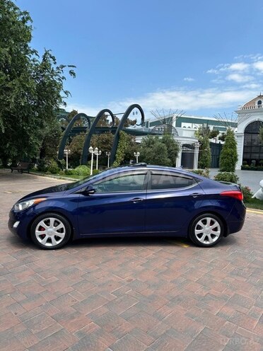 Hyundai Elantra-4