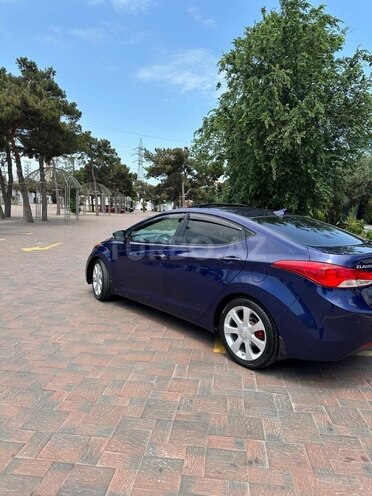 Hyundai Elantra-11