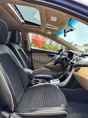 Hyundai Elantra-8