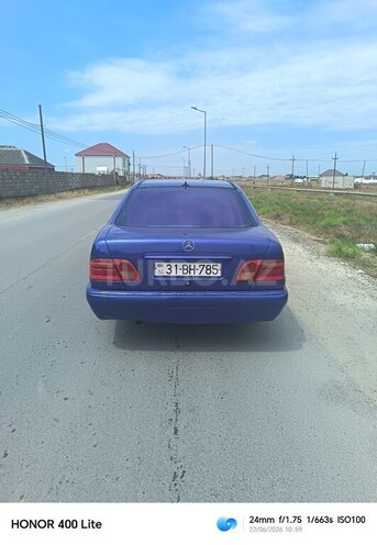 Mercedes E 200-2