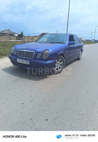 Mercedes E 200-1