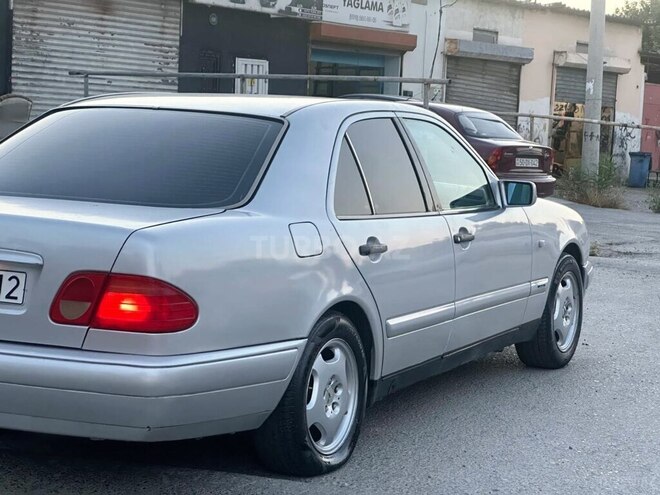 Mercedes E 200-5