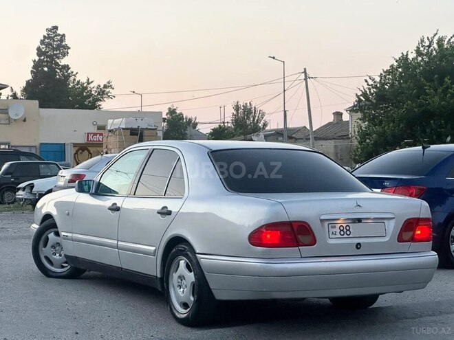 Mercedes E 200-4