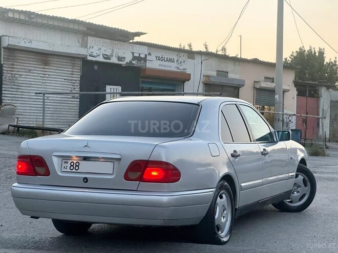Mercedes E 200-3