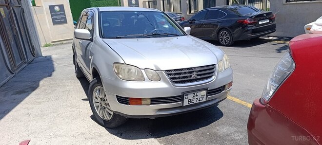 Mitsubishi Airtrek-1