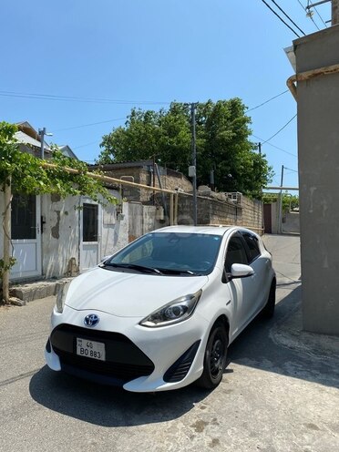 Toyota Aqua-3