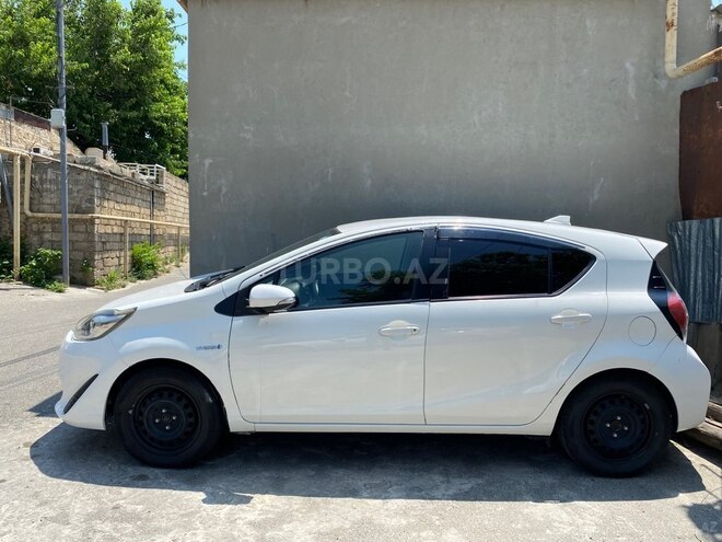 Toyota Aqua-4