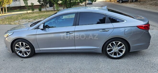 Hyundai Sonata-12