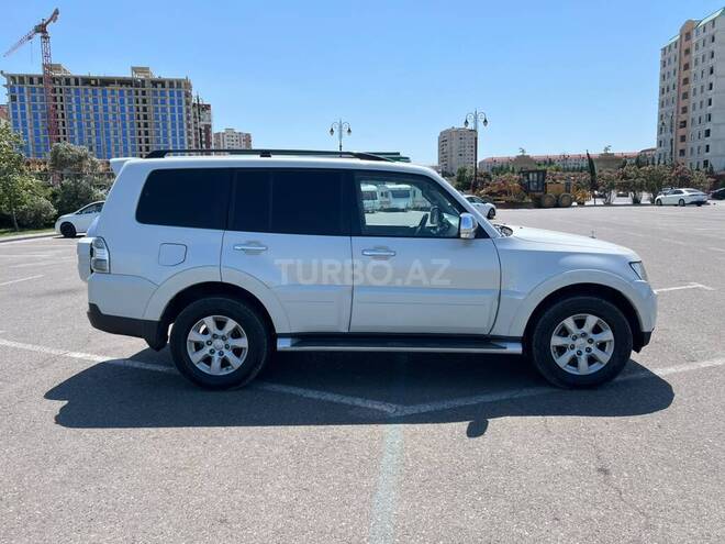 Mitsubishi Pajero-2