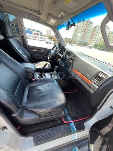 Mitsubishi Pajero-3
