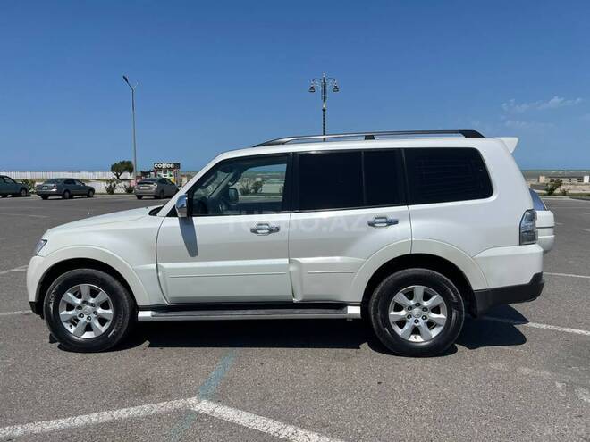 Mitsubishi Pajero-10