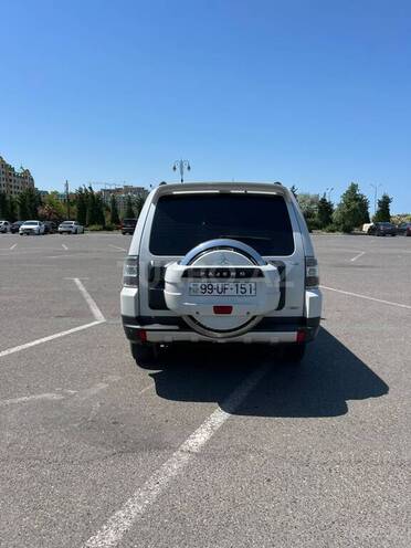 Mitsubishi Pajero-9