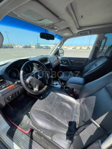 Mitsubishi Pajero-6
