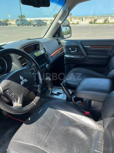 Mitsubishi Pajero-7