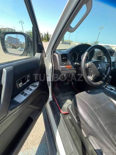 Mitsubishi Pajero-5