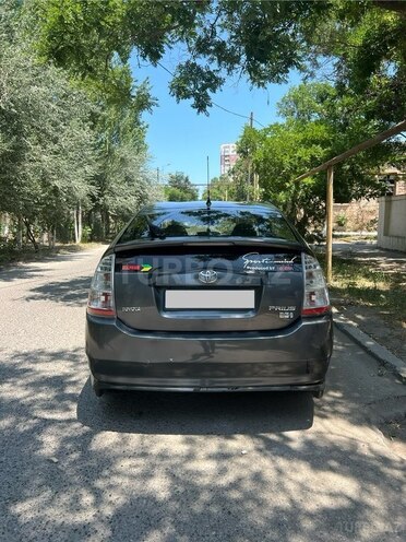 Toyota Prius-4