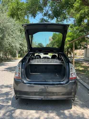 Toyota Prius-5
