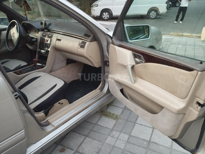 Mercedes E 230-7
