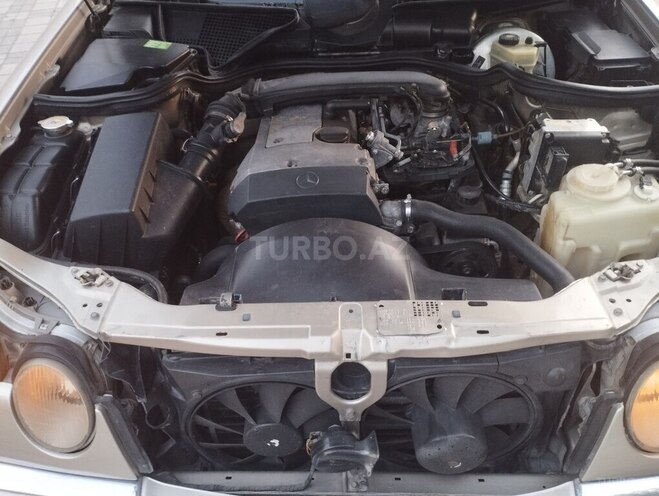 Mercedes E 230-2