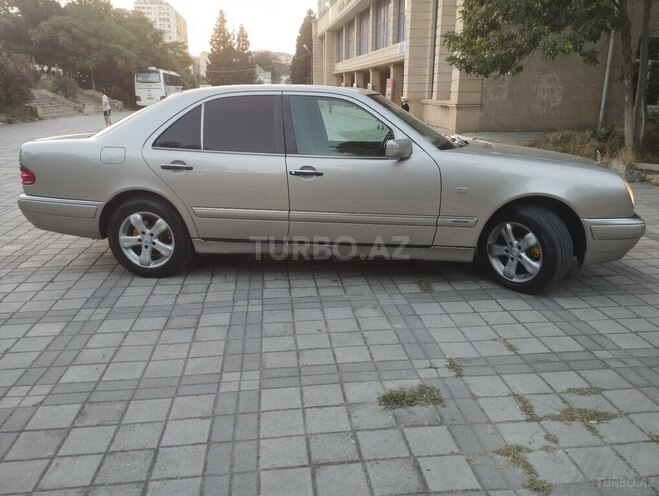 Mercedes E 230-8