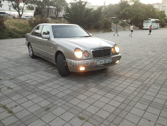 Mercedes E 230-1