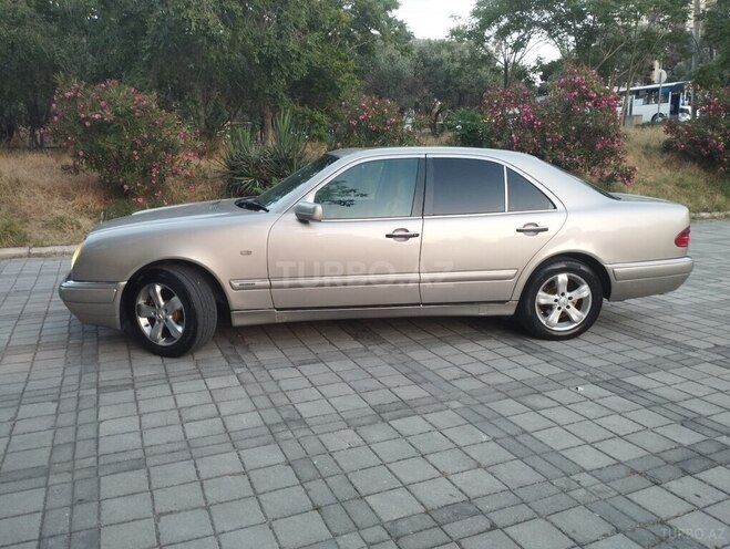 Mercedes E 230-12