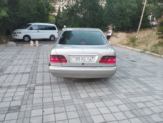 Mercedes E 230-10