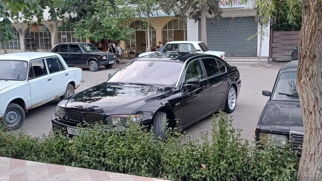 BMW 745-19