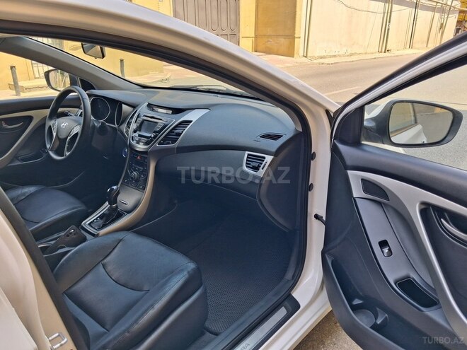 Hyundai Elantra-8