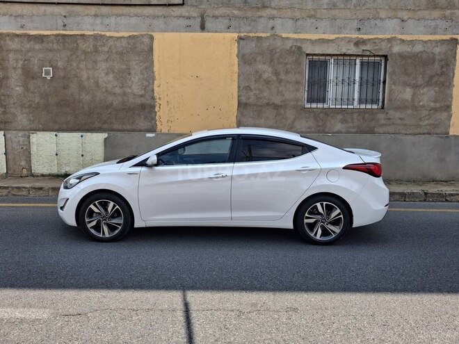 Hyundai Elantra-4