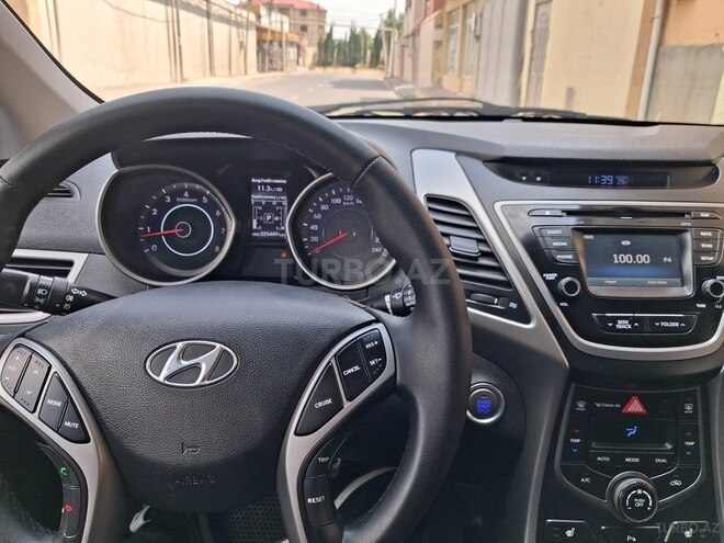 Hyundai Elantra-10